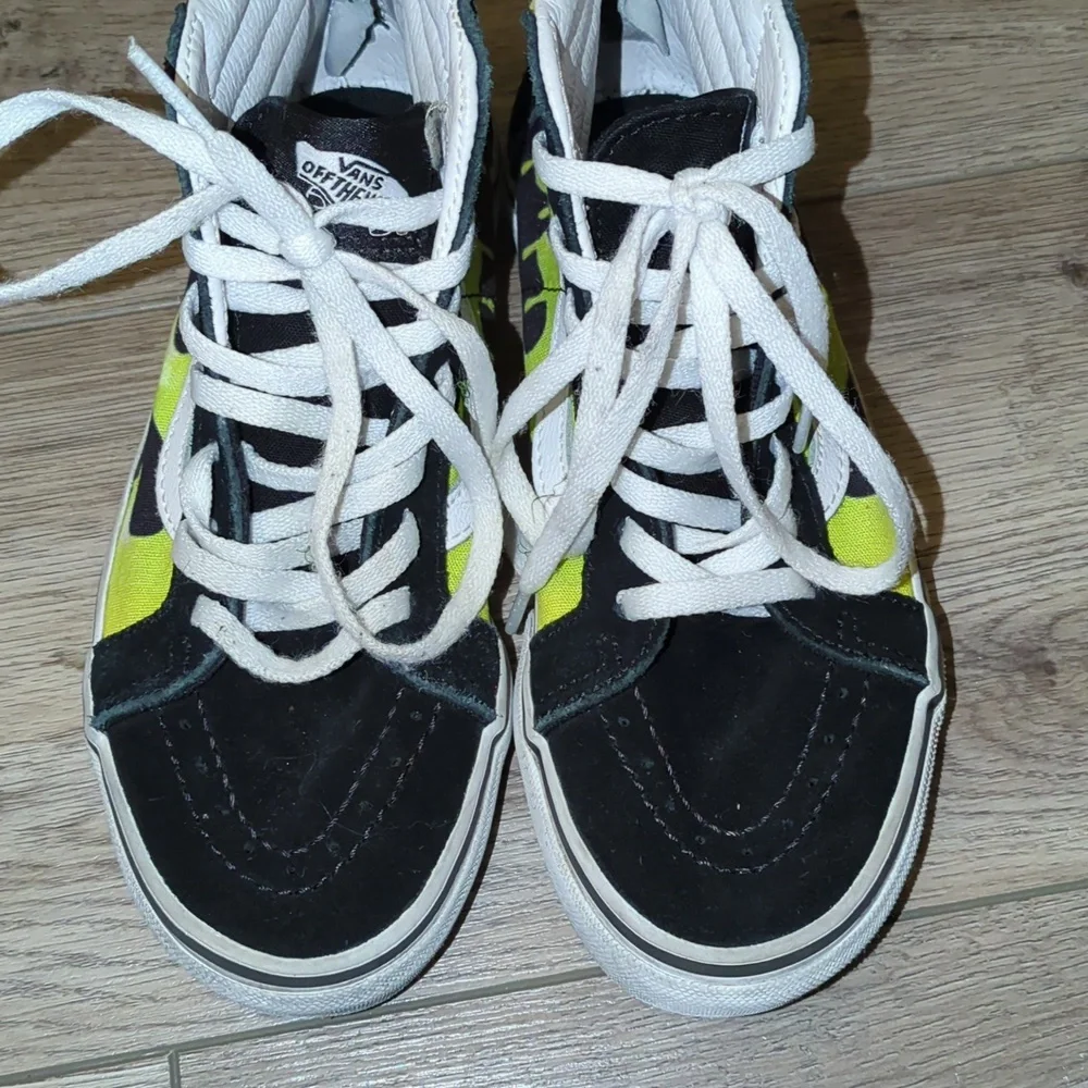 Vans - Picture 2 of 6